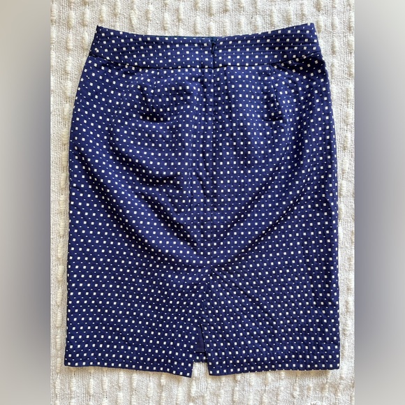 Banana Republic Pencil Skirt - Picture 2 of 4